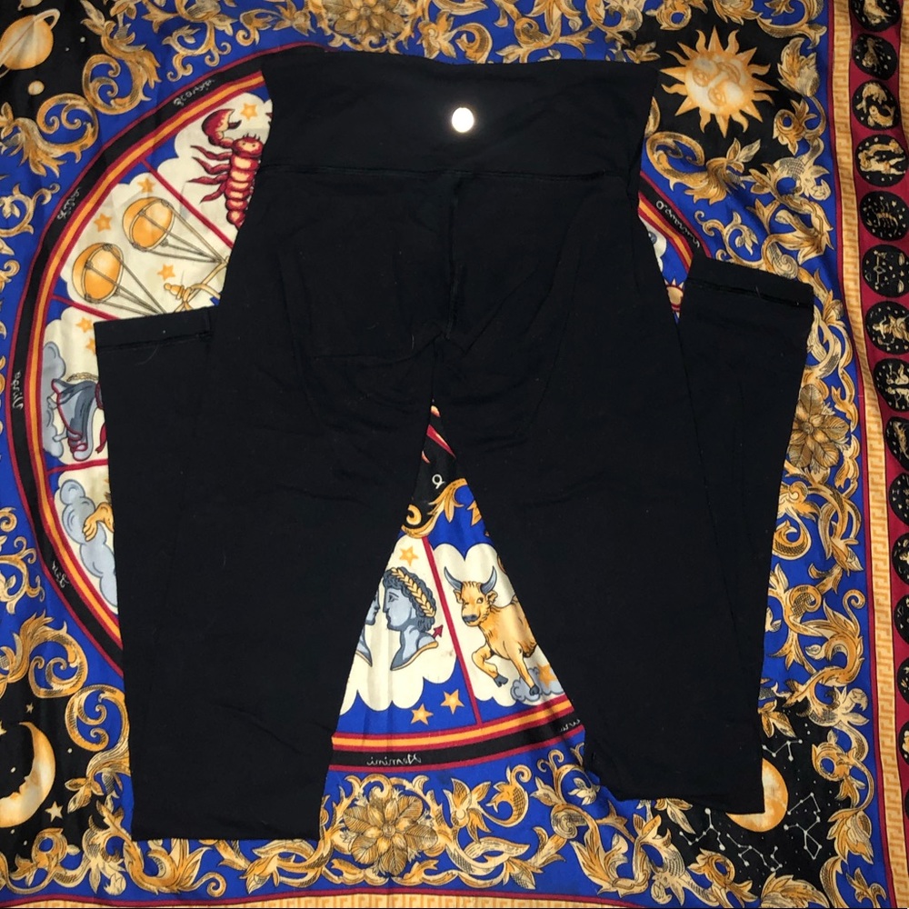 slightly worn xs lululemon black high rise leggings ✨